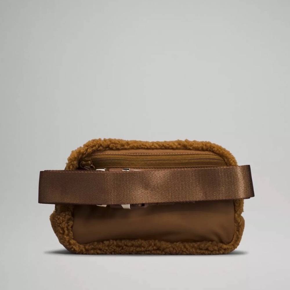 NWT Lululemon Everywhere Belt Bag 1L in Burnt Caramel Fleece - Picture 7 of 8